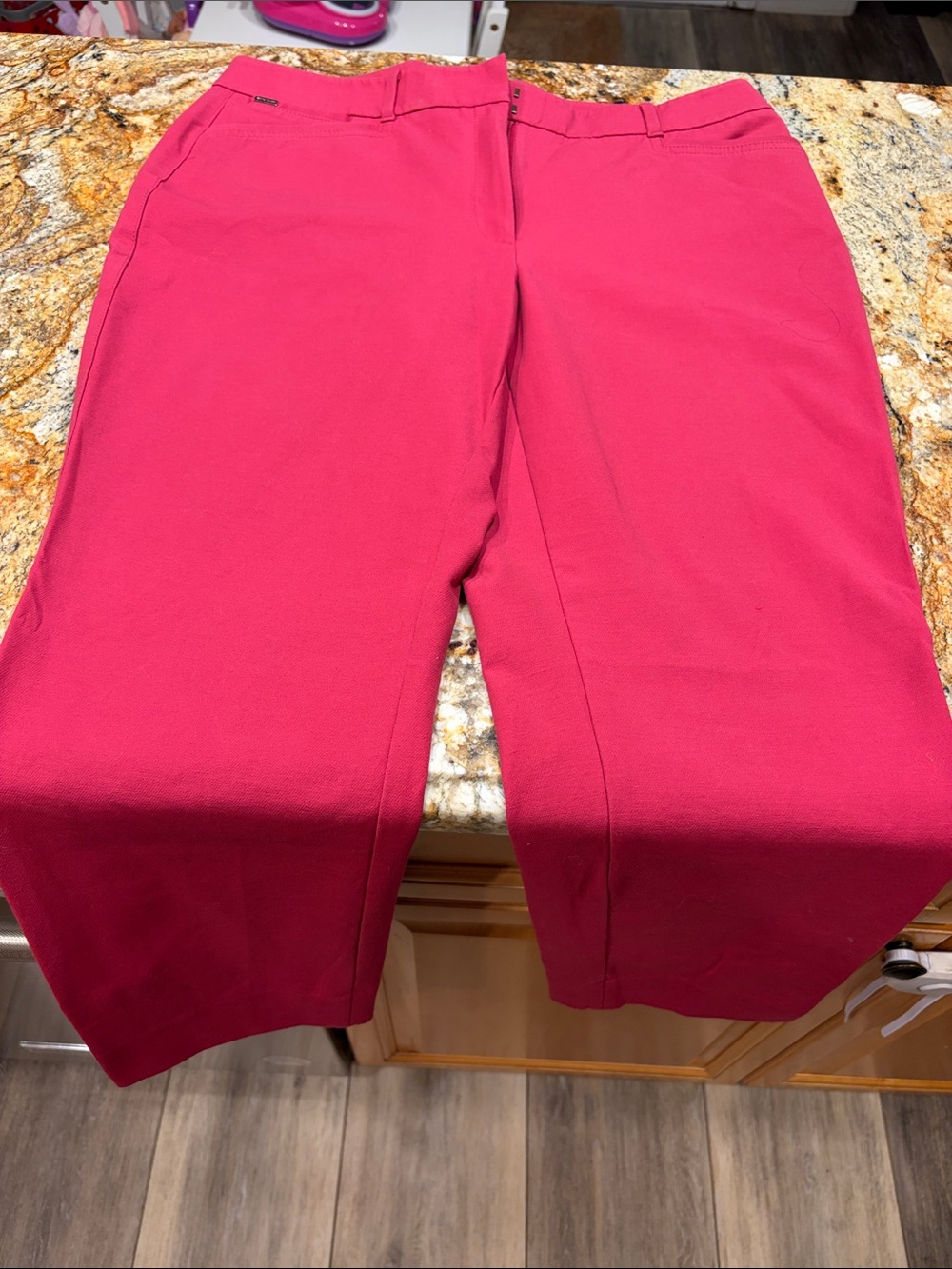 White House Black Market curvy slim Bright Pink Womens Cropped Trousers